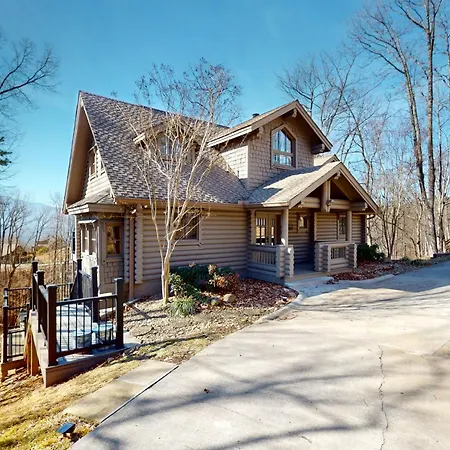4 Pines Lodge